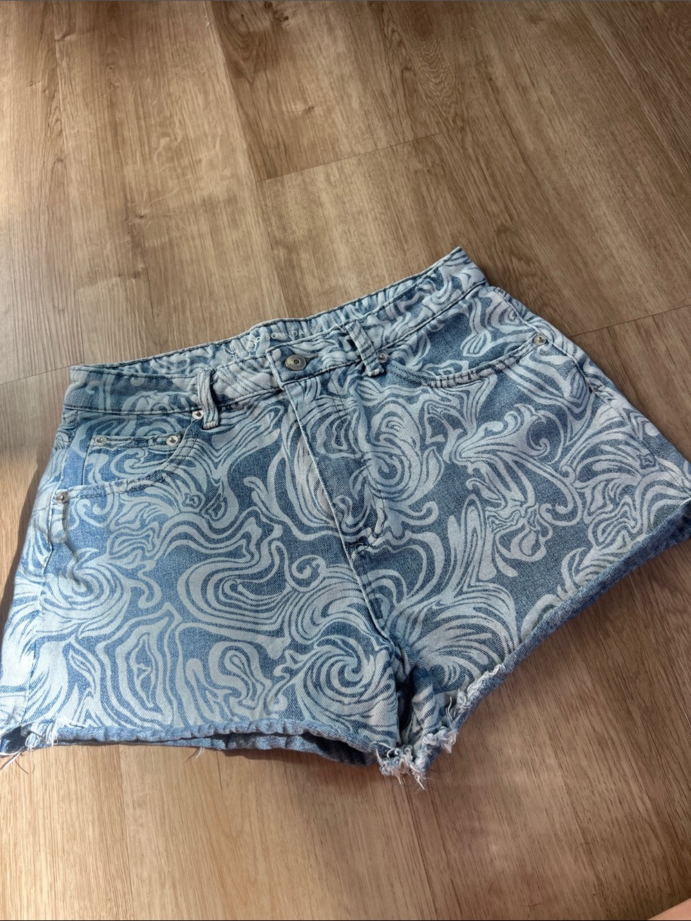 Women's Blue Patterned Denim Shorts, size 9 Women’s